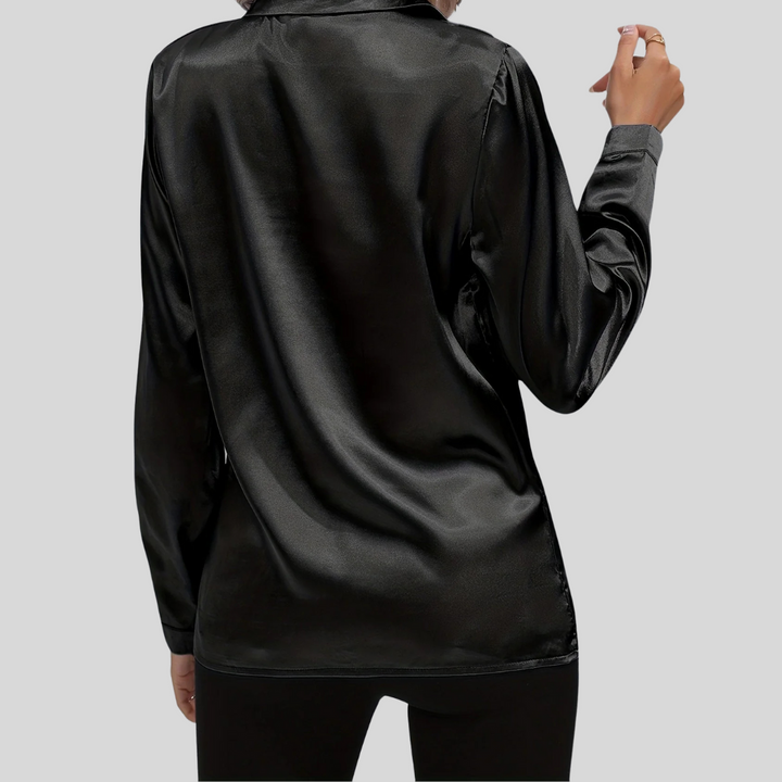 Women’s Elegant Blouse – Subtle Style