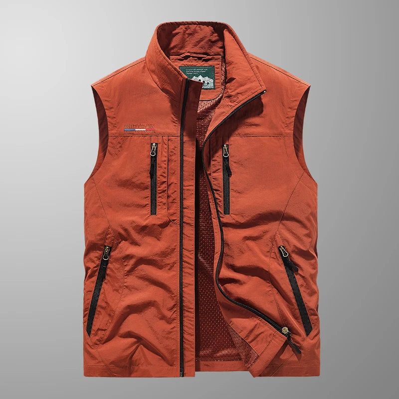 Men’s Outdoor Vest – Functional Design for Warm-Weather Activities