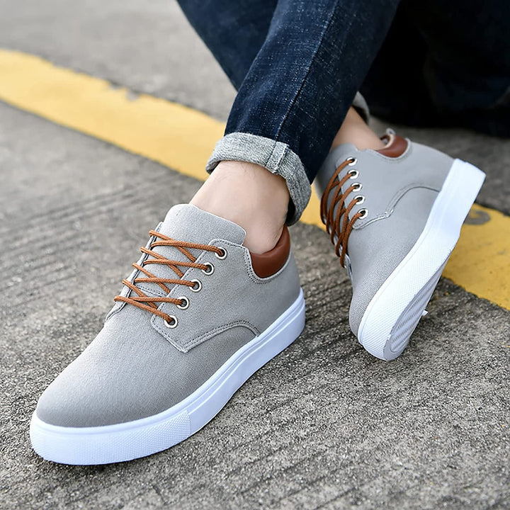 Men’s Low-Top Canvas Sneakers with Lace-Up Closure