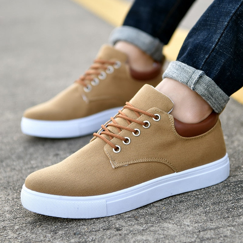Men’s Low-Top Canvas Sneakers with Lace-Up Closure