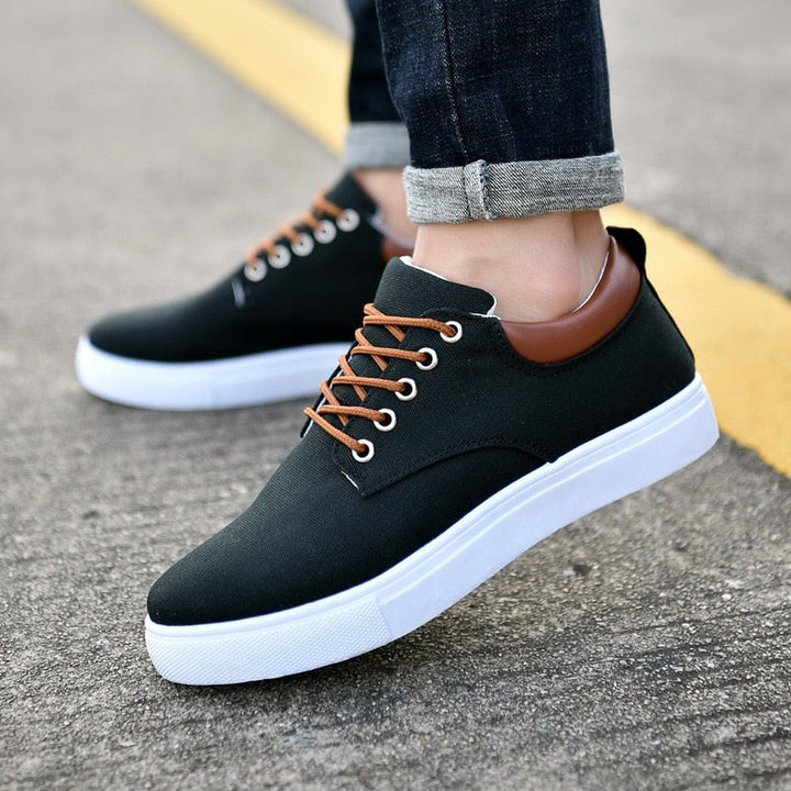 Men’s Low-Top Canvas Sneakers with Lace-Up Closure